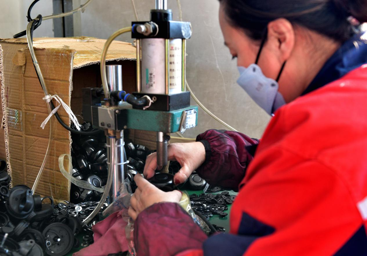 【组图】河北泊头:创新驱动小车铃打开大市场_fororder_图片4