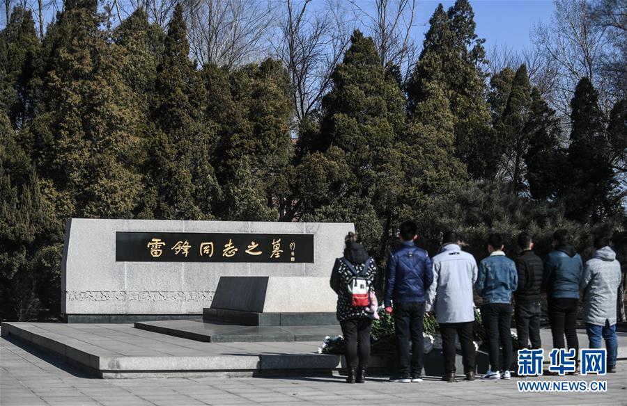 学雷锋日 缅怀雷锋(组图)