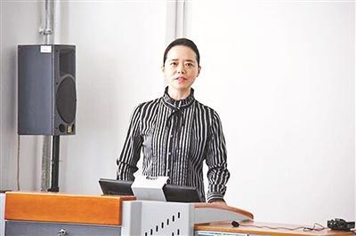 大学老师金句点评走红:对性格开朗的学生评语犀利