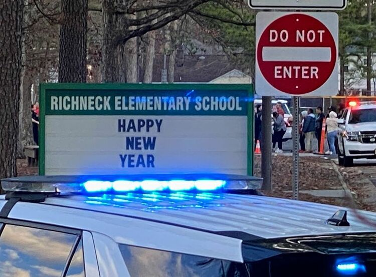 “保护孩子的本能已被推到一边”