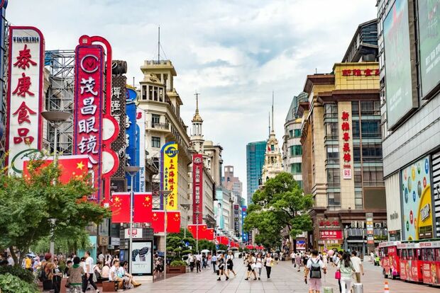 【图说上海】上海南京路步行街世纪广场将变身一枚“闪亮的贝母”