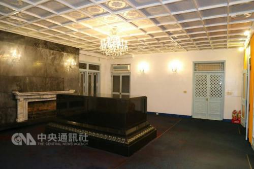 蒋介石灵柩遭泼漆案嫌犯交保 台网友对轻处罚表不满