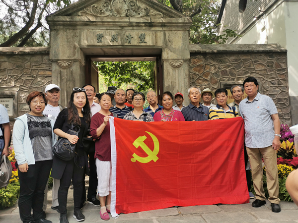 北京丰台区基层干部群众参观香山革命纪念地