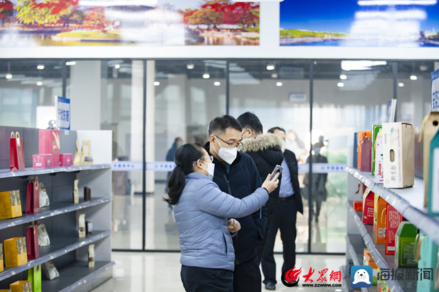 变“金招牌”为“金钥匙” 平阴县农特产品公共品牌线上发布会举行 变“金招牌”为“金钥匙” 平阴县农特产品公共品牌线上发布会举行