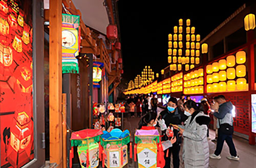 自贡自流井区:彩灯璀璨点亮“夜经济” 老街“燃”爆老城区_fororder_2活动现场