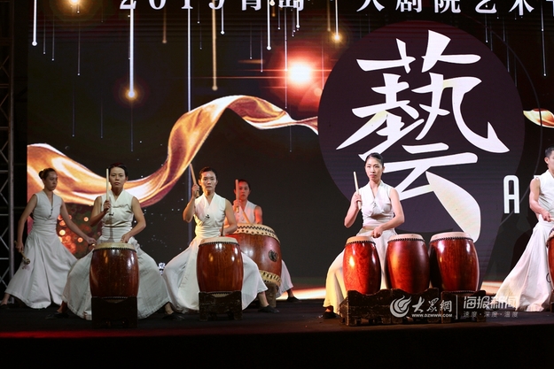 2019青岛·大剧院艺术节开幕 首演京味大戏《银锭桥》