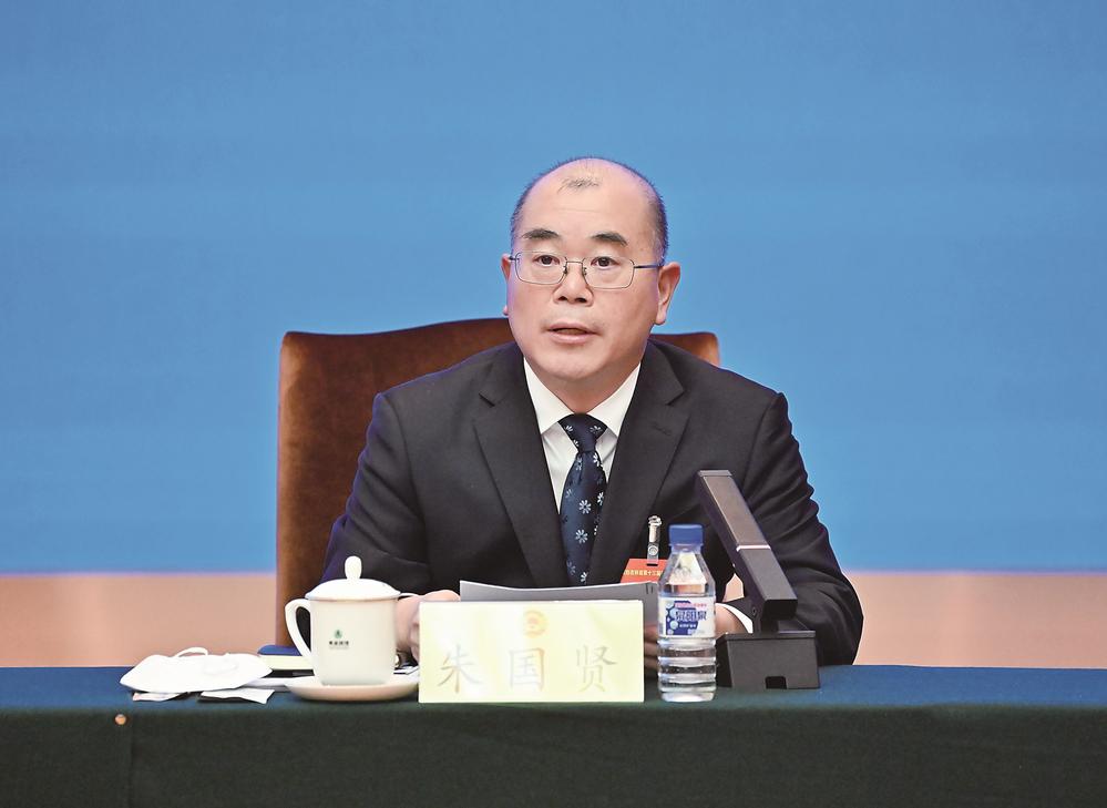 凝聚共识促发展 同心同德谱新篇_fororder_省政协主席朱国贤参加省政协十三届一次会议联组会议(一组)讨论,听取政协委员意见建议。