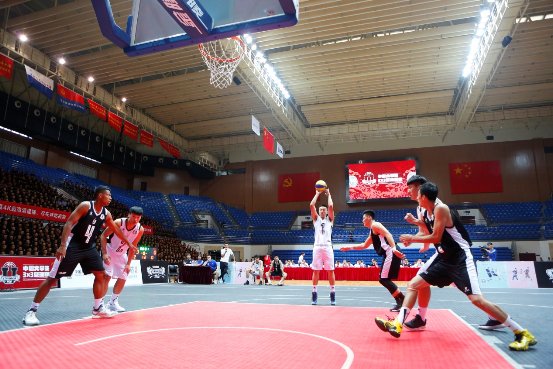 �й���ѧ��3&times;3��������:����֮�� У԰�����볱��������