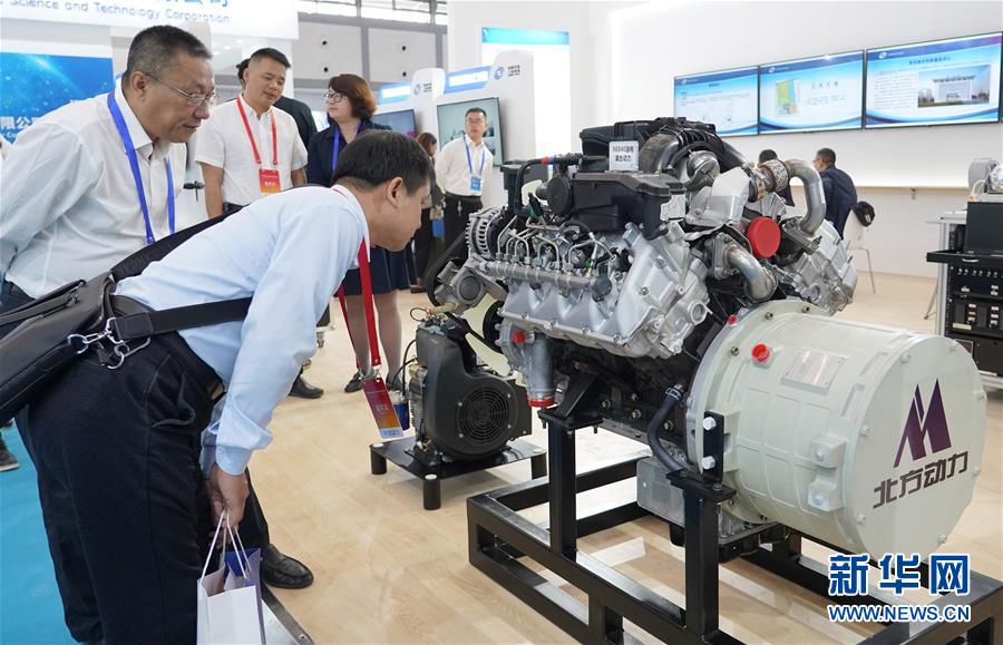 「新华网」陕西军民装备技术成果展在西安开幕(组图)