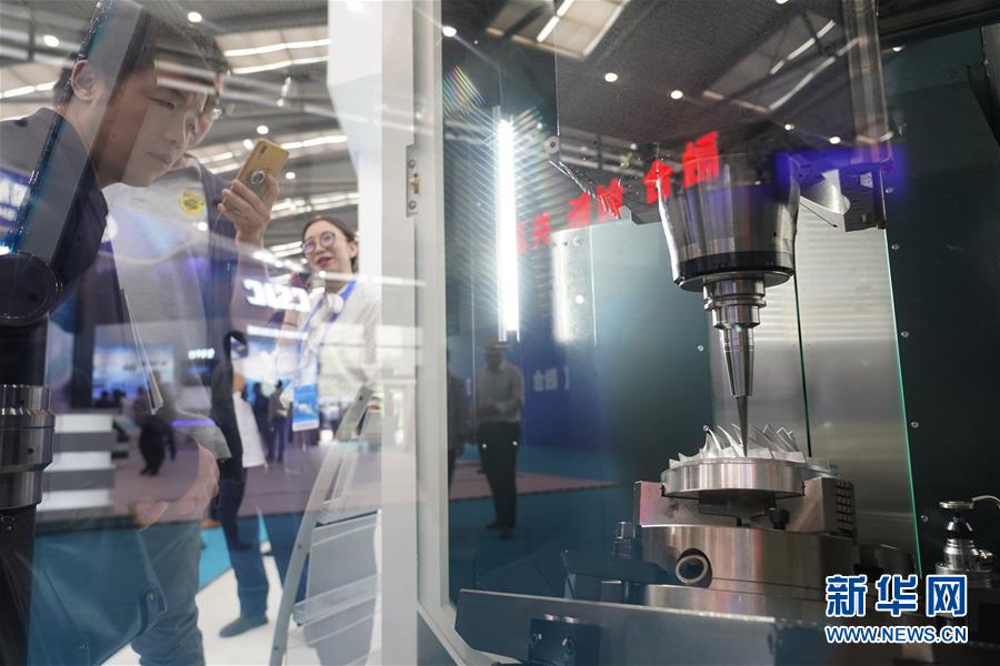 「新华网」陕西军民装备技术成果展在西安开幕(组图)