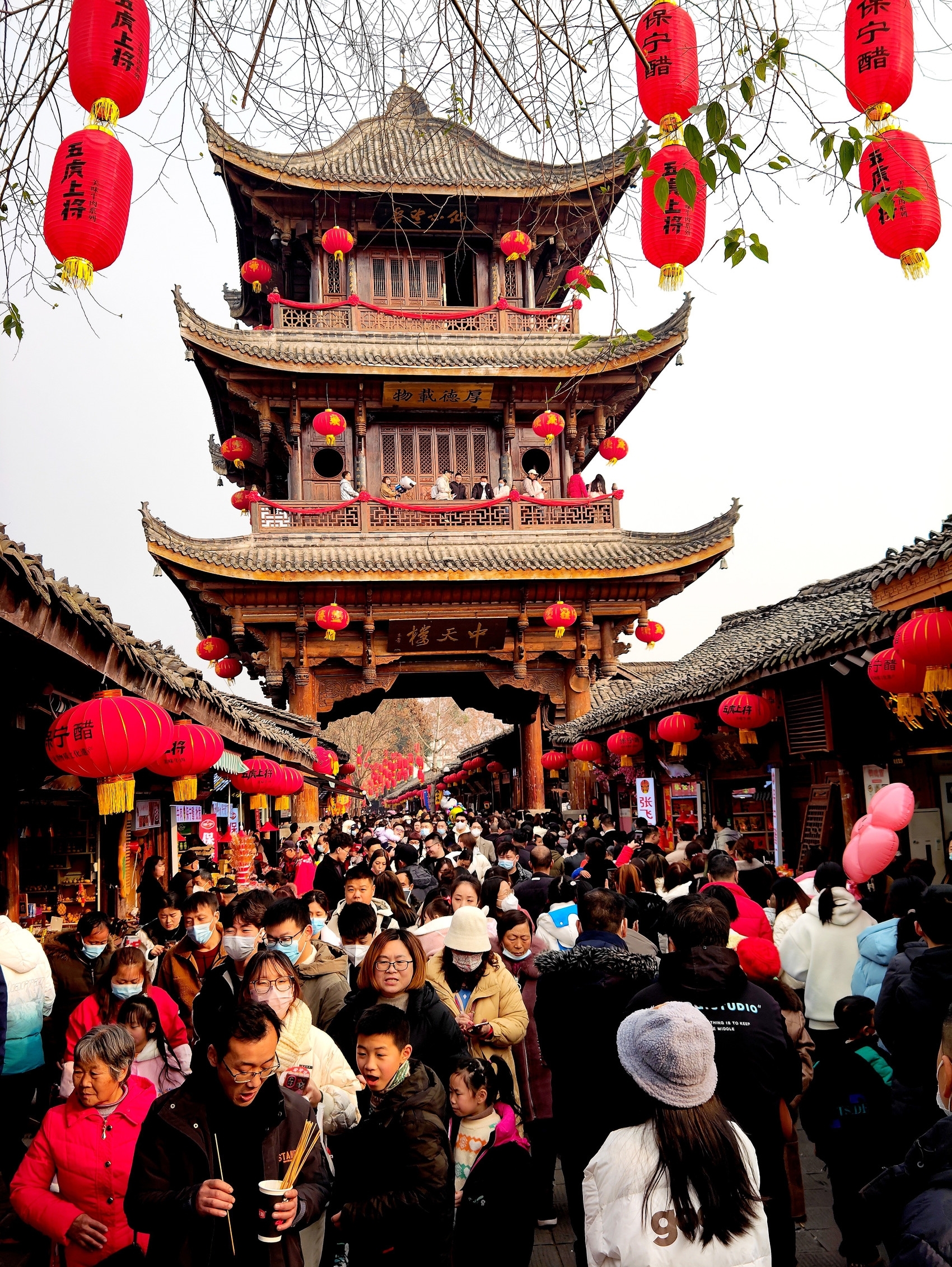 (转载)旅游接待人数全国第一!兔年新春5300余万人次游四川