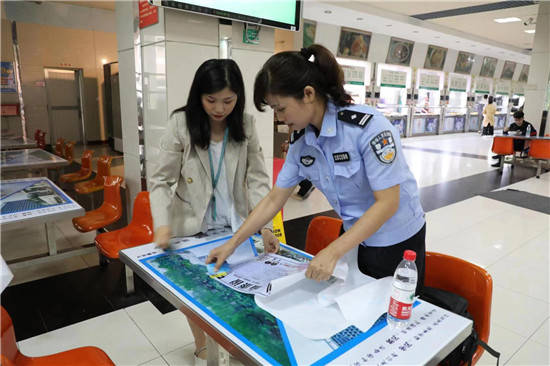 （在文中作了修改）【法制安全】重庆南岸警方走进高校 宣传防范电信诈骗知识