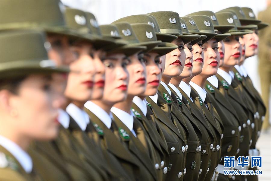 「新华网」智利举行陆军节阅兵式