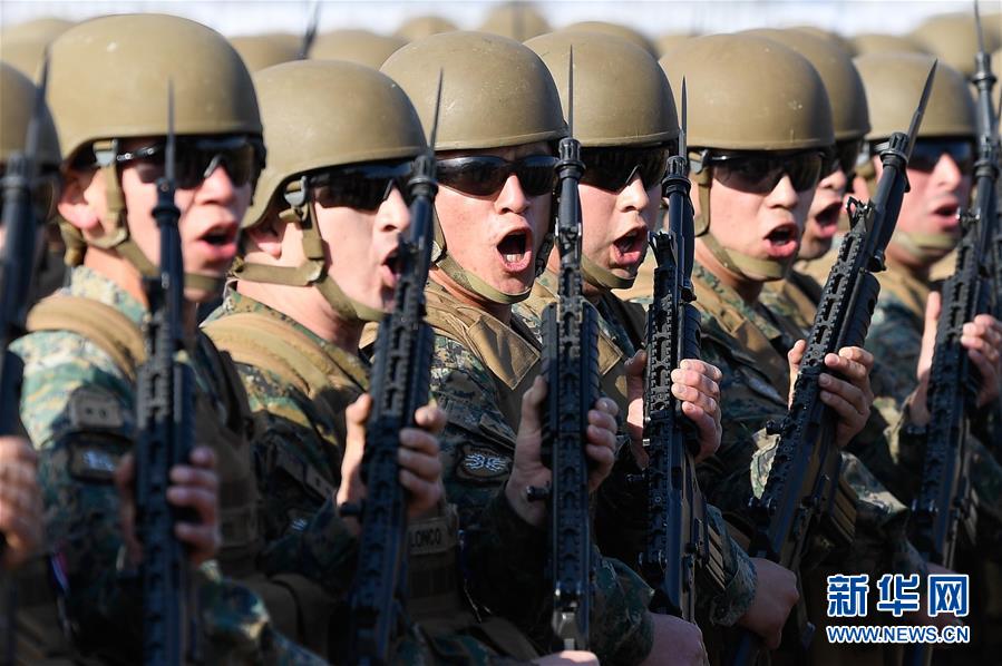 「新华网」智利举行陆军节阅兵式