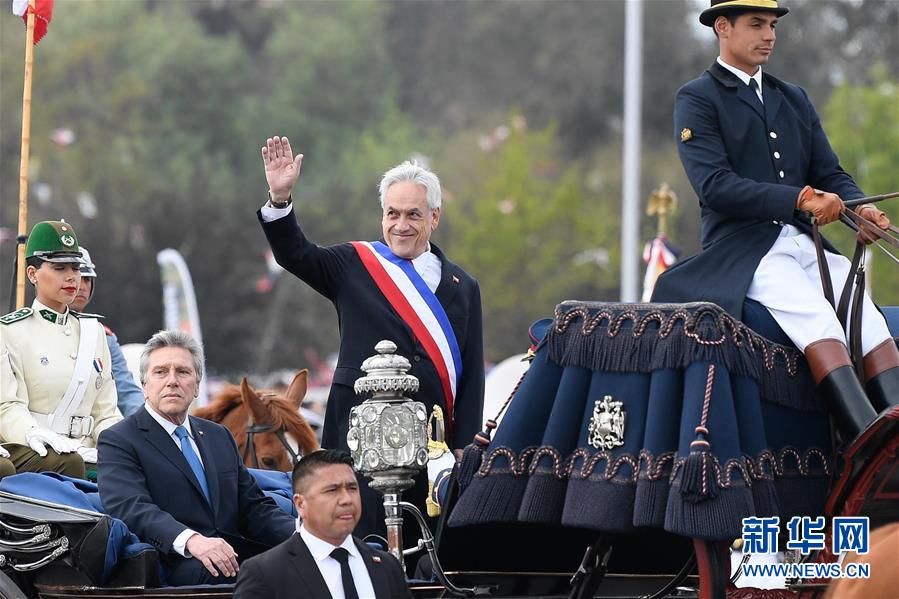 「新华网」智利举行陆军节阅兵式