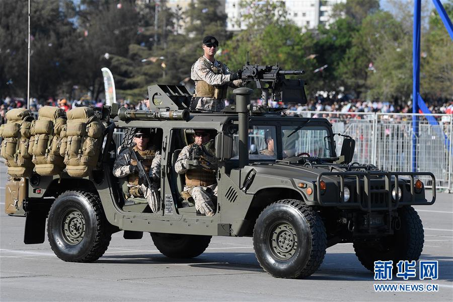 「新华网」智利举行陆军节阅兵式