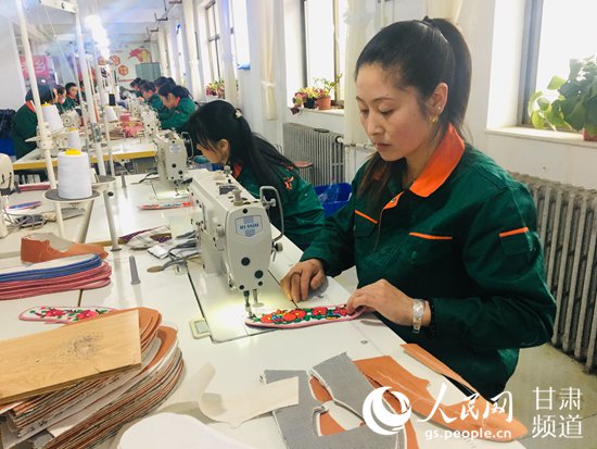 【人民网】【脱贫攻坚地方行】脱贫路上，巾帼力量奏响奋进欢歌