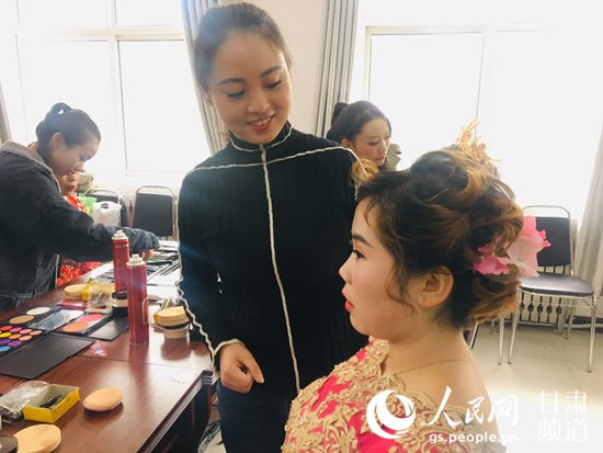 【人民网】【脱贫攻坚地方行】脱贫路上，巾帼力量奏响奋进欢歌