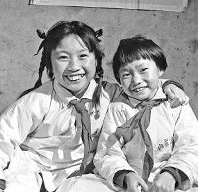 人民日报：草原英雄小姐妹龙梅、玉荣—— “集体的羊一只也不能