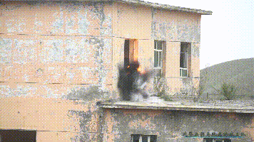 央视新闻：最帅“成人礼”！父母观看武警特战终极考核感动落泪