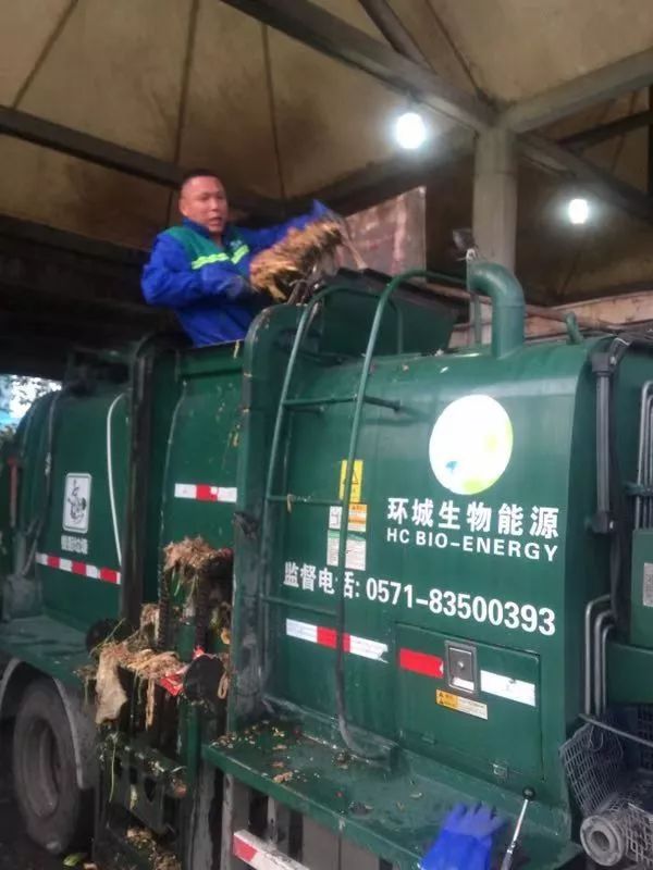 人民日报：男子洗了5遍澡，还是被老婆发现秘密！真相看哭！