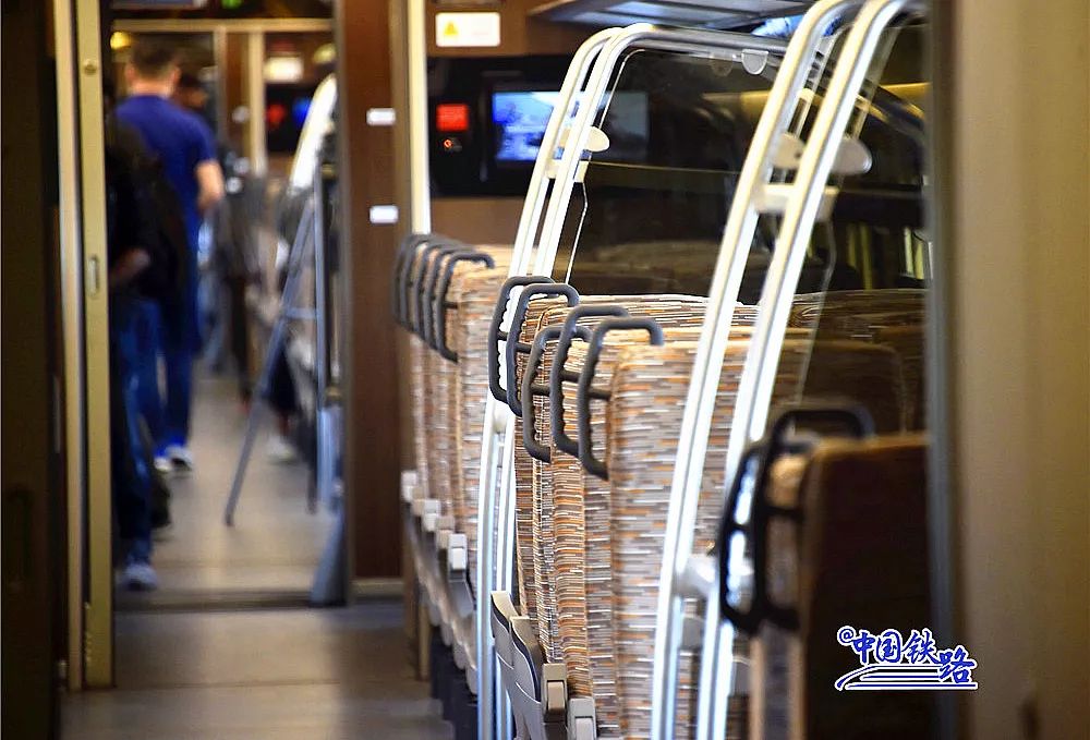 「国际在线」实拍多图！坐上加强版复兴号赶飞机