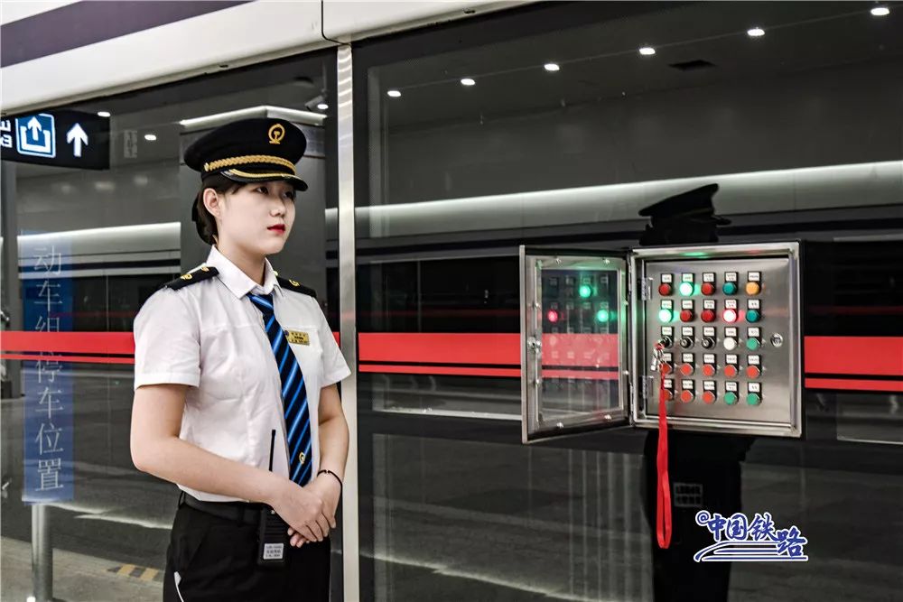 「国际在线」实拍多图！坐上加强版复兴号赶飞机