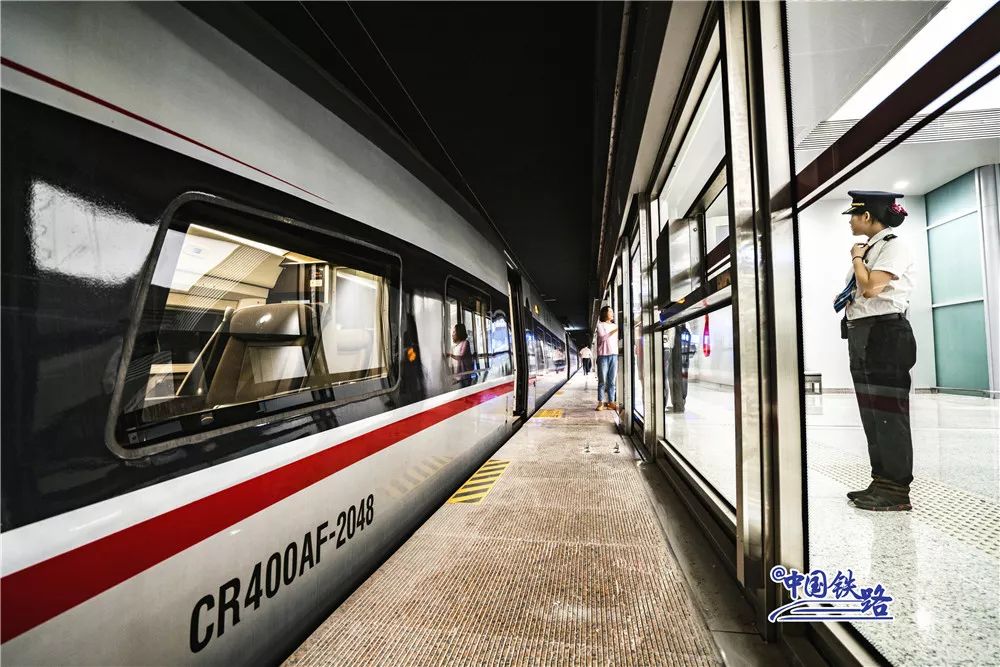 「国际在线」实拍多图！坐上加强版复兴号赶飞机