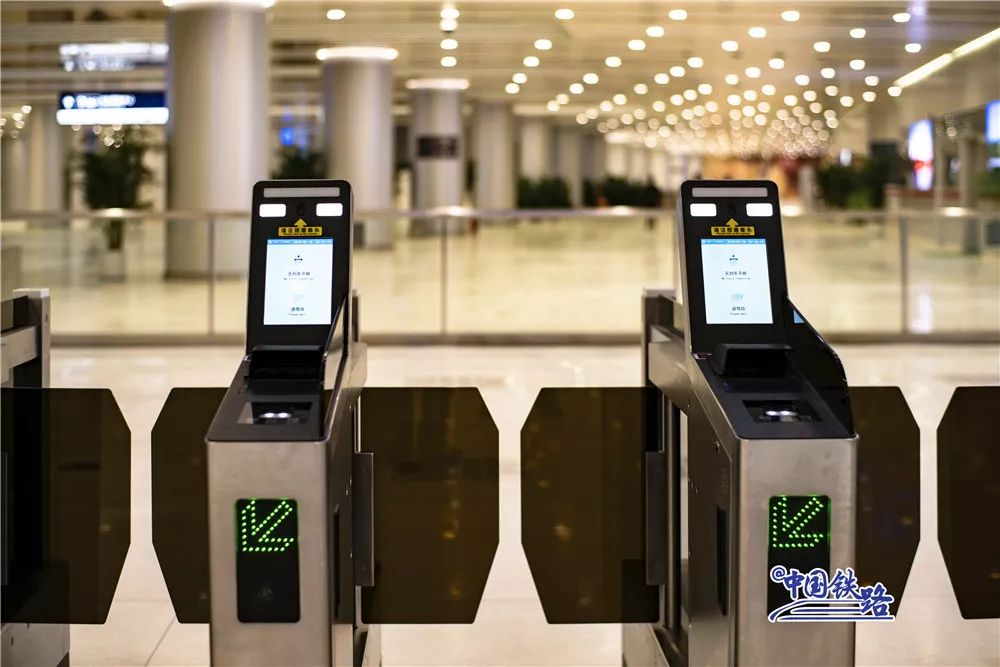 「国际在线」实拍多图！坐上加强版复兴号赶飞机