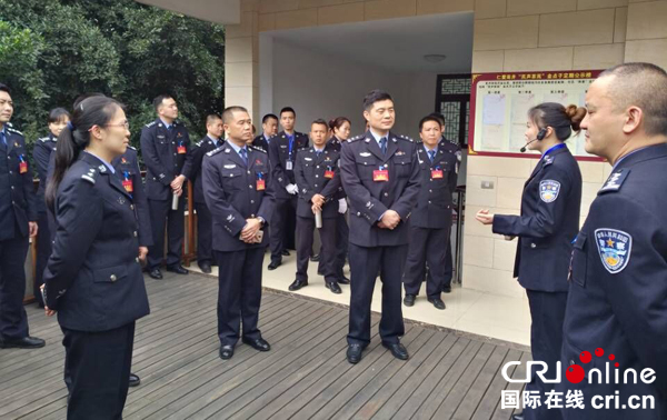 图片默认标题_fororder_参观南井社区--摄影张勇