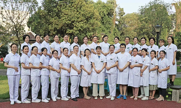 成都市五医院老年医学科:多措并举推动学科发展 为老年人“保驾护航”_fororder_老年科全体医护人员