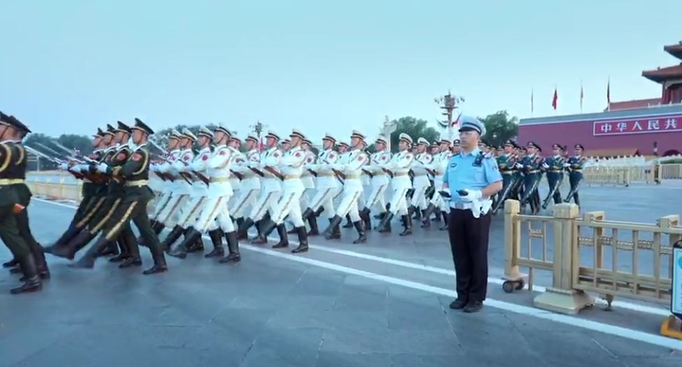 【北京日报】爸爸，您是我心目中的英雄！