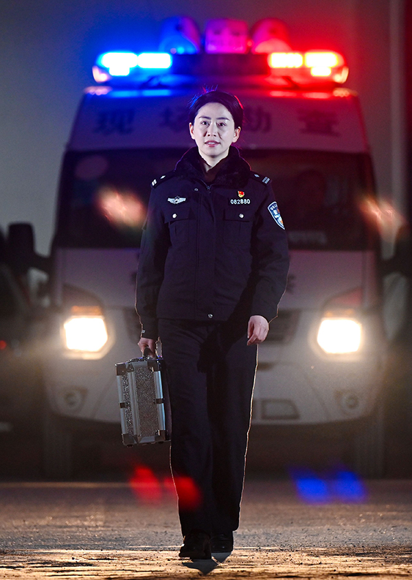 四川公安女警王艳荣获全国三八红旗手荣誉称号_fororder_王艳-供图-四川省公安厅(1)