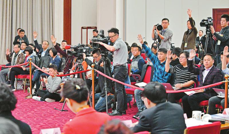 （头条-文字列表）书写精彩答卷 铿锵时代足音——聚焦四川代表团开放日答记者问