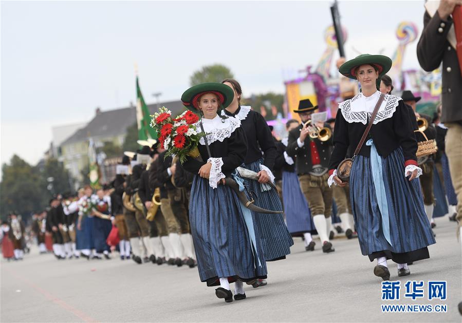 新华网：慕尼黑啤酒节举办盛装游行活动