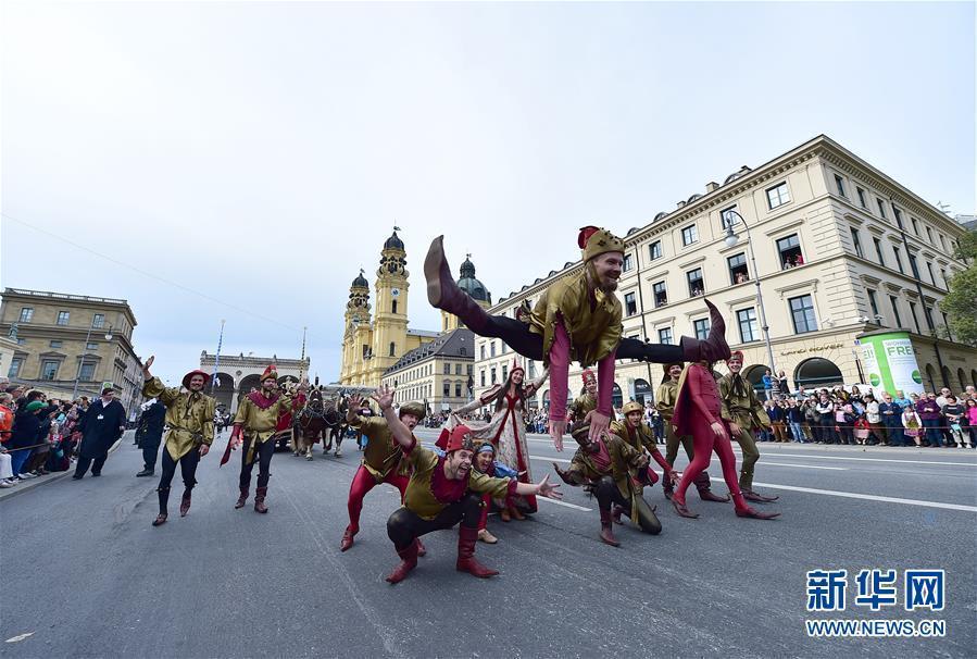 新华网：慕尼黑啤酒节举办盛装游行活动