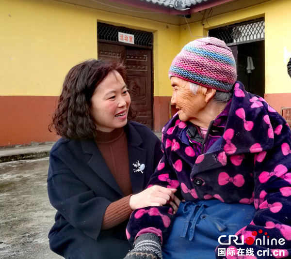 图片默认标题_fororder_听老人讲过去艰苦奋斗、勤劳持家的故-事