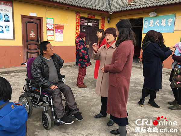 图片默认标题_fororder_为贫困户-排忧解难