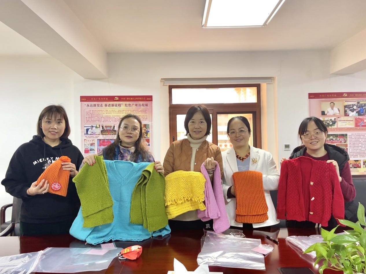 中廣聯合會女職工踴躍參加織毛衣獻愛心活動_fororder_圖片2