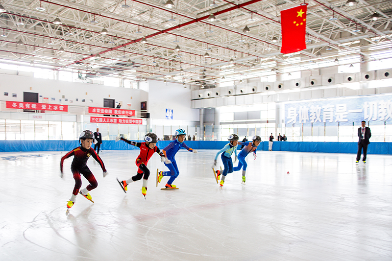 （在文中作了修改）“冰雪夏都”北京延庆首届短道速滑邀请赛开赛（组图）
