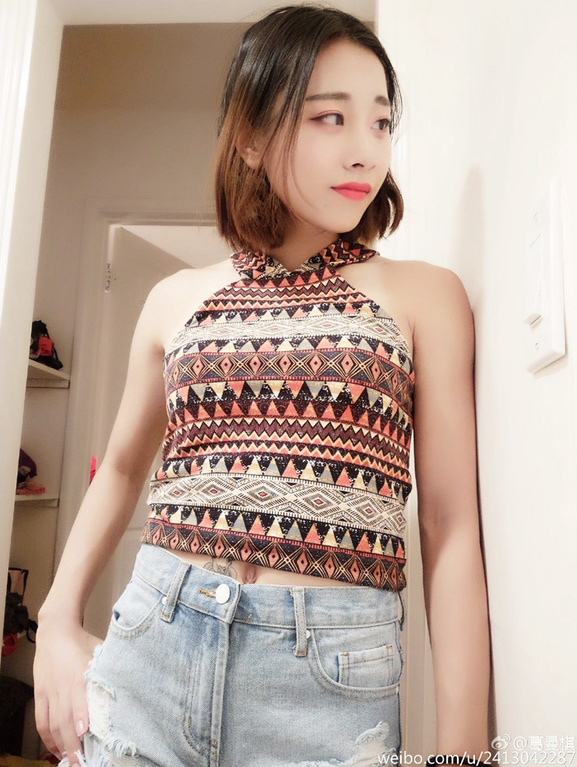 中国百米女飞人葛曼棋 大眼美女私照卖萌