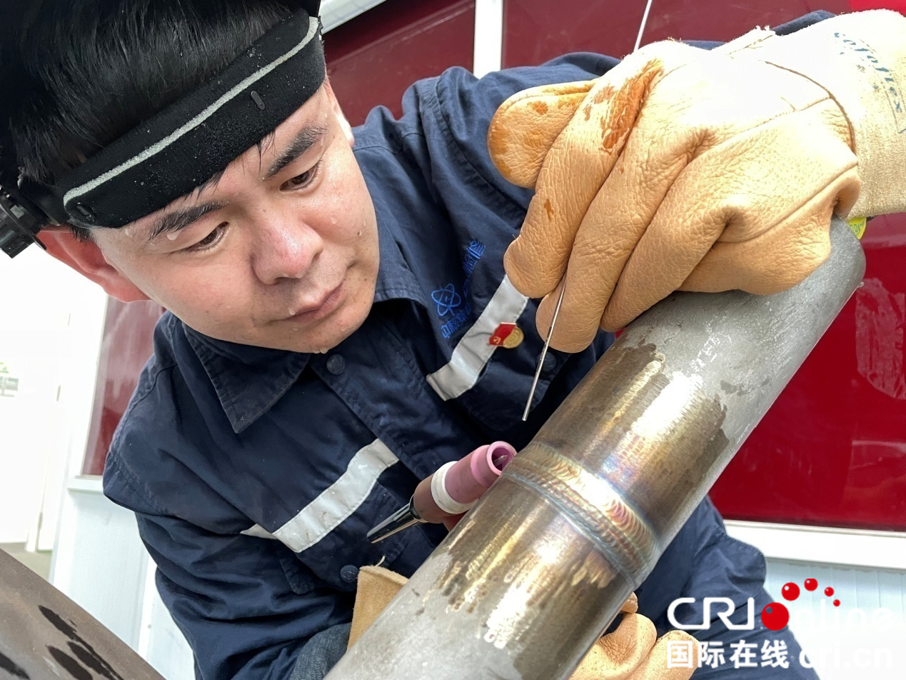 【奋进的中国人·两会新面孔】师延财代表:青年人要守得住平凡,耐得住寂寞,到最基层的岗位上发光发热_fororder_图片2_副本