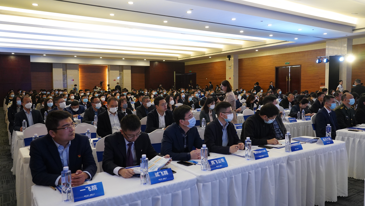 阎良区 航空基地 航天基地举办空天产业人才发展合作论坛 ——现场发布3500余个急需紧缺人才岗位和人才政策“黄金双10条”_fororder_图片2