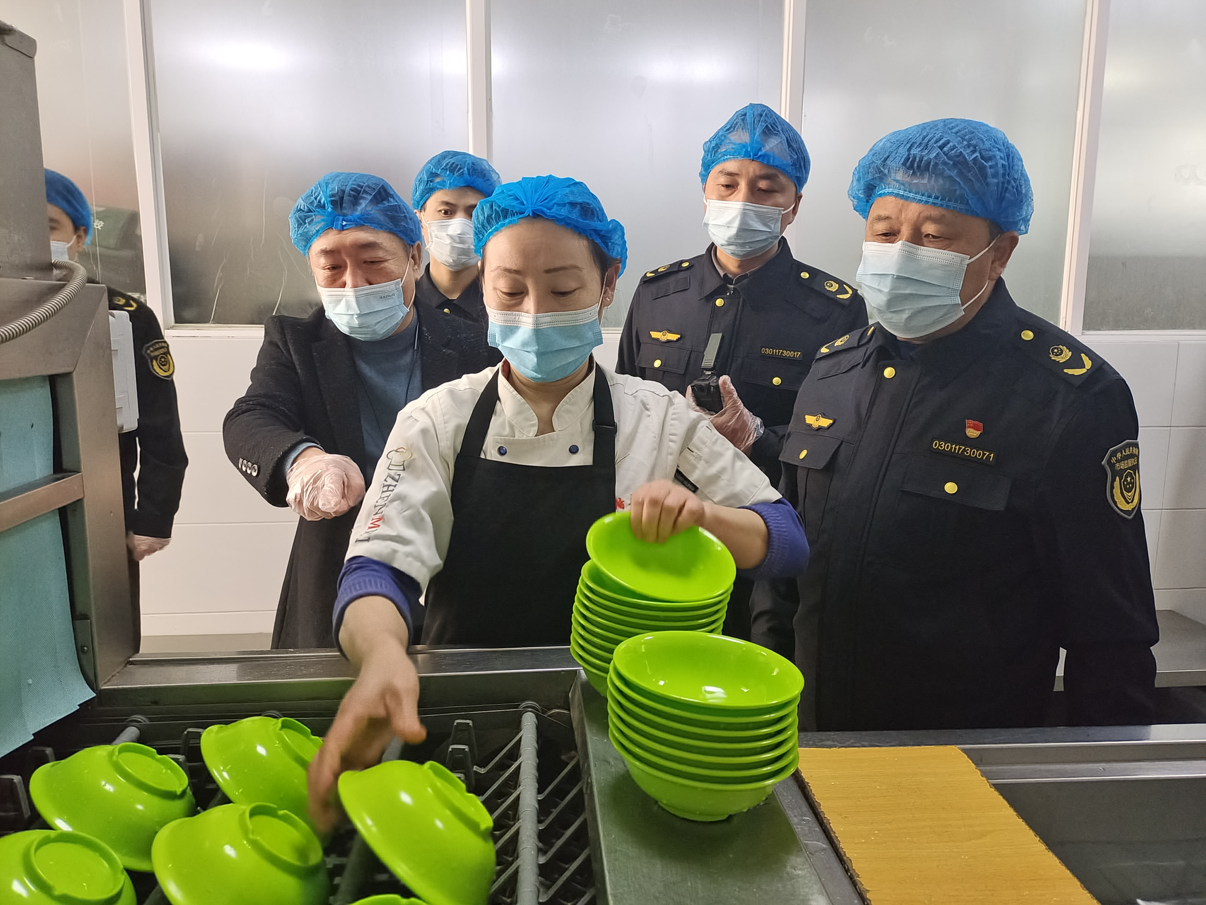 (原创)石家庄市新华区:筑牢校园食品安全防线 护航师生舌尖上的安全_fororder_2