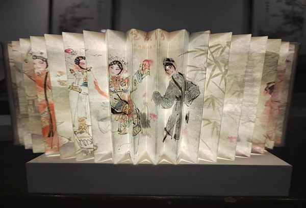 泸州将建设巴蜀文创产业区域中心城市_fororder_“泸州河”川剧书本灯--泸州市文化广播电视和旅游局供图