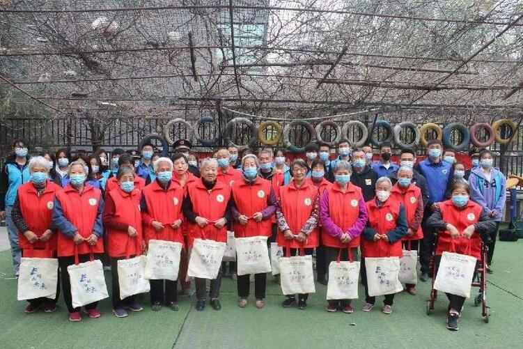 西安高新区城管局:走进老年公寓 开展志愿服务