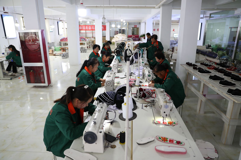 【光明网】【脱贫攻坚地方行】巾帼奋斗绽风采，铿锵玫瑰别样红