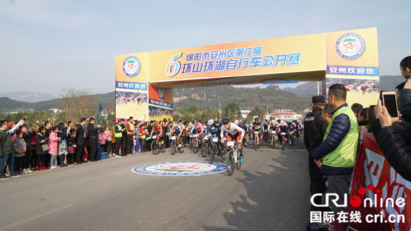 图片默认标题_fororder_比赛开始（摄影杨明）