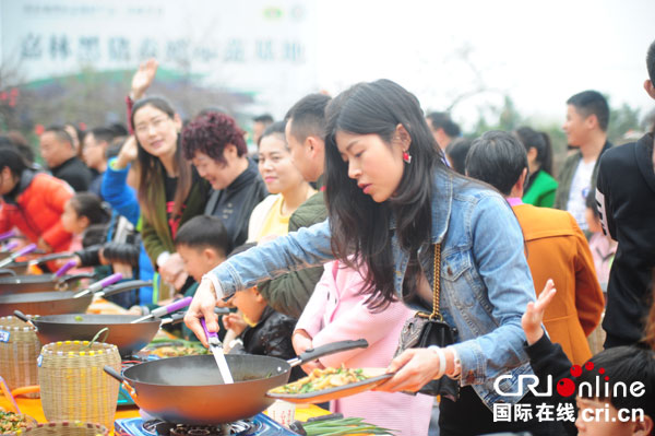 图片默认标题_fororder_靓妈们大展厨艺（邛崃市委宣传部-供图）