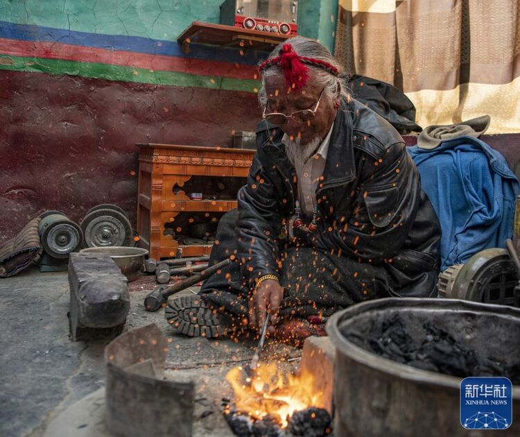 新华全媒+| 西藏日喀则：薪火相传的雪域名刀